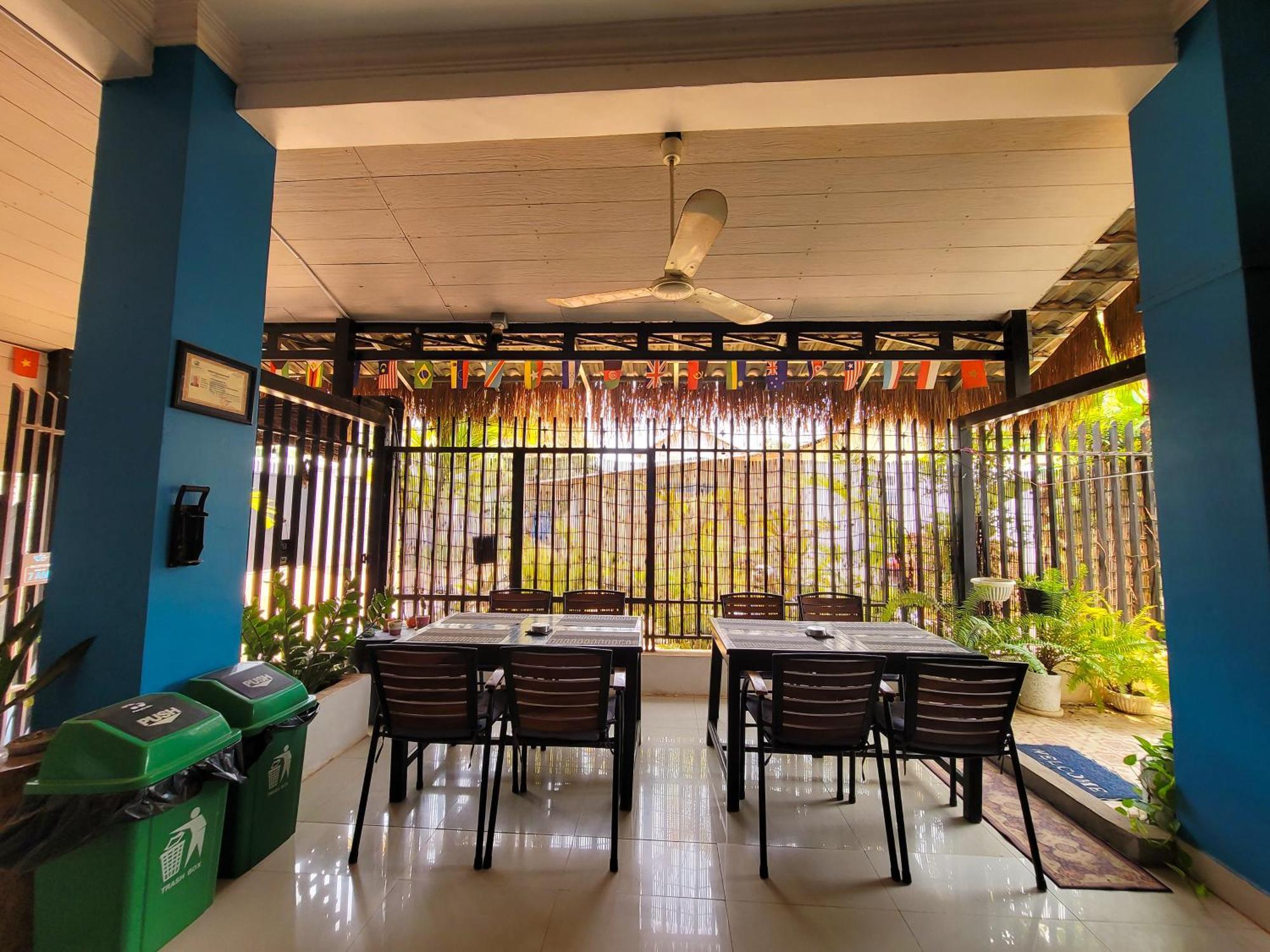 Bed & Bedzzz Hostel Σιέμ Ρέαπ Εξωτερικό φωτογραφία