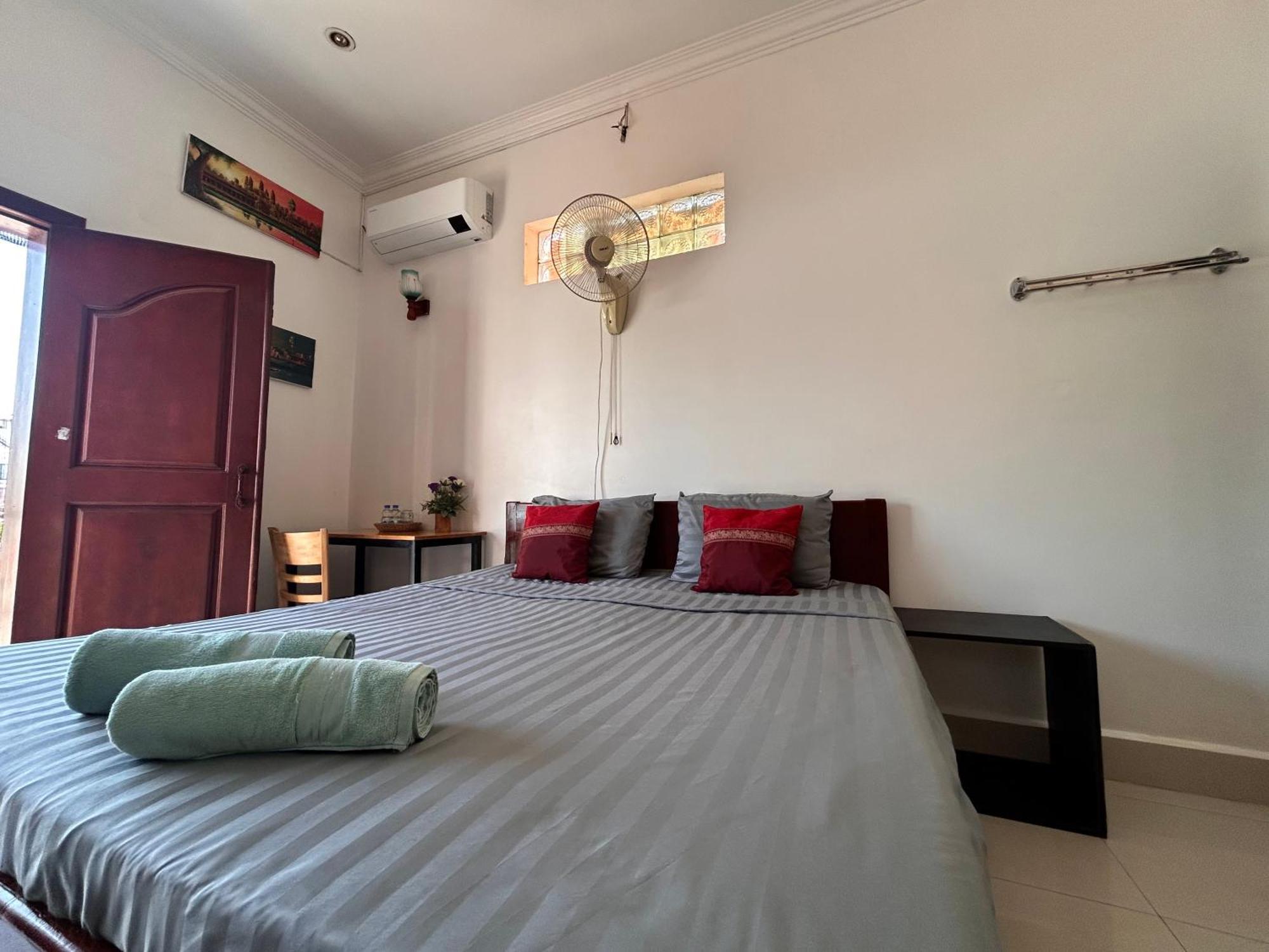 Bed & Bedzzz Hostel Σιέμ Ρέαπ Εξωτερικό φωτογραφία
